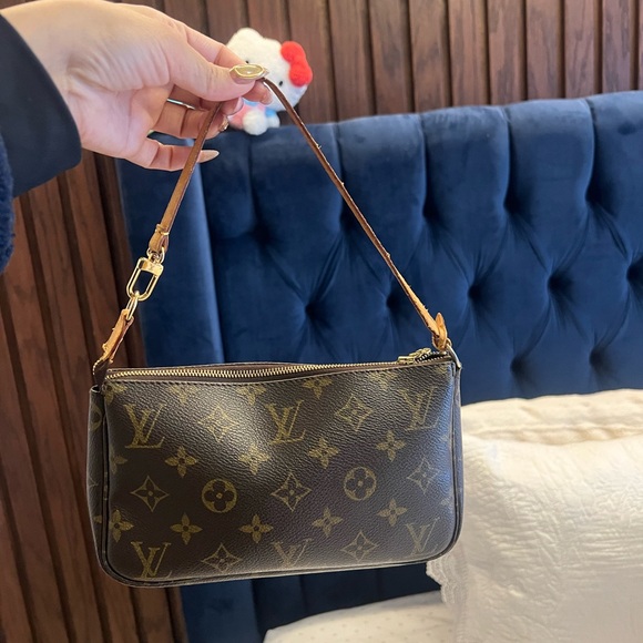 Authentic Louis Vuitton Accessories Pochette - Picture 1 of 7